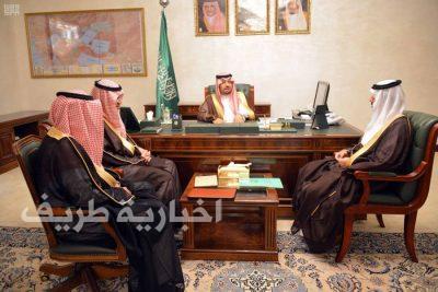 الأمير فيصل بن خالد يناقش الخطط التطويرية لتقديم خدمات أفضل للمواطن مع محافظي طريف و رفحاء والعويقلية