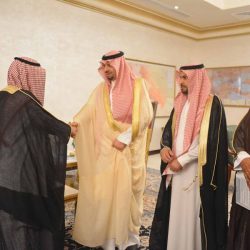 الأمير فيصل بن خالد يطلع على تقرير أعمال ومشروعات شركة الكهرباء بالمنطقة