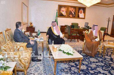 أمير الحدود الشمالية يستقبل السفير العراقي والقائم بالأعمال السعودي