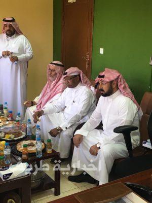 بالصور..عمل طريف يحتفل بترقية الأستاذ جمال العنزي والأستاذ أسامه العنزي