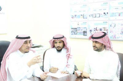 بالصور..لجنة التنمية الإجتماعية بطريف تعقد اجتماعاً مع فريق المتطوعين