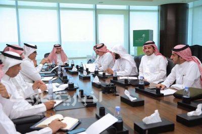 وزير العمل يؤكد على أهمية الالتزام بالتوطين في المدارس الأهلية