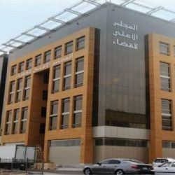 “الداخلية” توجه بالسماح للموظفين المدنيين بالعمل عبر تطبيقات نقل الركاب