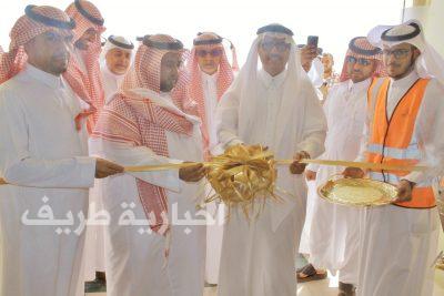بالصور..مدير جامعة الحدود الشمالية يفتتح قاعة الخدمات الطلابية بالمدينة الجامعة