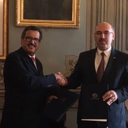 متوسطة علي بن أبي طالب بطريف تحتفي باليوم العالمي للمعلم