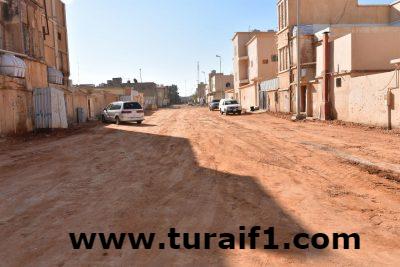بلدية طريف توجه بسرعة تنفيذ مشروع إعادة سفلتة حي العزيزية وتكثف حملات النظافة