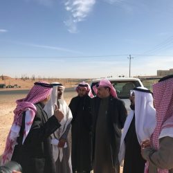 بالصور .. رئيس نادي الصمود يقدم العضوية الشرفية لرجل الأعمال عليان الهلهول