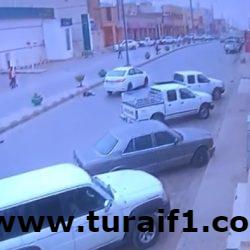 أمن الطرق يحتجز سيارات النقل على الطريق الدولي بحزم الجلاميد بسبب الغبار