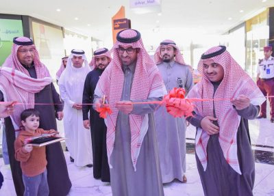 وكيل إمارة الحدود الشمالية يفتتح معرض ألوان السعودية المتنقل
