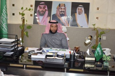 بالصور: العنزي يباشر مهام عمله رئيس لبلدية طريف