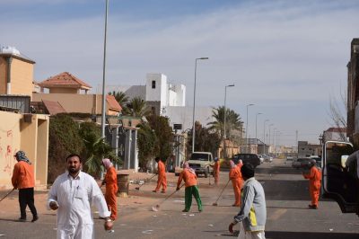 بلدية طريف تواصل حملتها الواسعة لتنظيف الاحياء السكنية