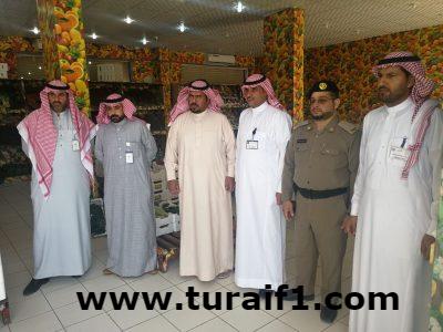 لجنة التوطين بالحدود الشمالية تقوم بجولة على مكاتب تأجير السيارات ومحلات الخضار
