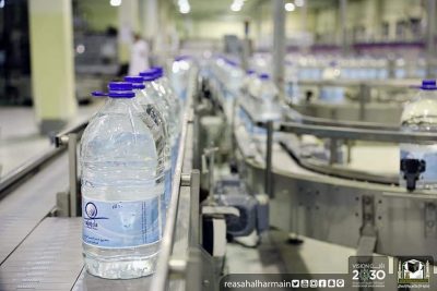 السفارة السعودية تدعو لشراء مياه زمزم من أماكنها المخصصة