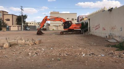 بالصور أهالي فيصلية طريف يطالبون بإزالة بقايا انابيب تصريف السيول وبعض التشوهات البصرية في الحي