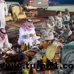 محافظ طريف يفاجئ مجموعة من اعلاميي اخبارية طريف وهم يتناولون افطارهم