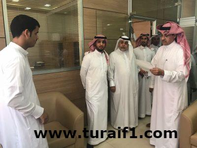 مدير جامعة الحدود الشمالية المكلف يتفقد سير عملية القبول والتسجيل في الجامعة
