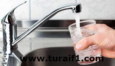 باحث في المسرطنات ينصح بشرب مياه الحنفية في المملكة.. ويقول: مياه الأسواق تسبب الكسل والضعف