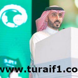 بالصور .. محافظ طريف يفتتح سوق الأسر المنتجة