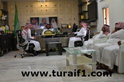 رئيس بلدية محافظة طريف المهندس عودة بن خلف العنزي يعقد اجتماعاً تنسيقياً مع فرقة الطوارئ بالبلدية
