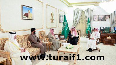 أمير الحدود الشمالية يلتقى رئيس “تراحم” بالمنطقة