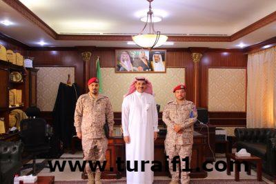 محافظ طريف يستقبل العميد ركن/ محسن الرويلي