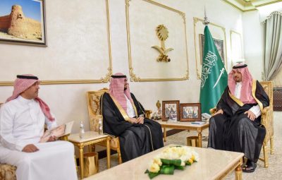 أمير الحدود الشمالية يلتقي مدير مكتب الخطوط السعودية بمنطقتي الجوف والحدود الشمالية