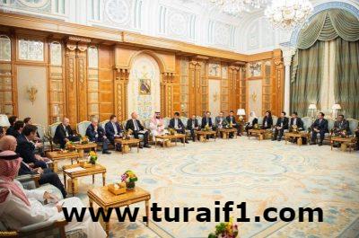 ولي العهد يستعرض المبادرات الاستثمارية مع رؤساء الصناديق السيادية وشركات العالم