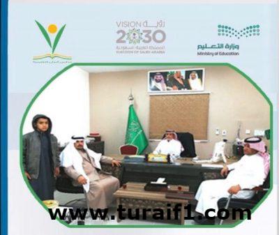 مدير مكتب التعليم الأهلي بالشمالية يزور مدرسة البيان الأهلية بطريف ويكرم الطالب سليمان العنزي