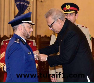 الرئيس الباكستاني يمنح رئيس هيئة الأركان العامة وساماً عسكرياً