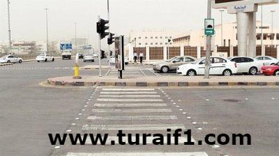 “المرور”: الوقوف على خط المشاة والإشارة حمراء مخالفة.. وهذه غرامتها