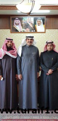 محافظ طريف يستقبل أسامة الاشجعي مدير مكتب عمل طريف ويشكر المنفي على مجهوداته