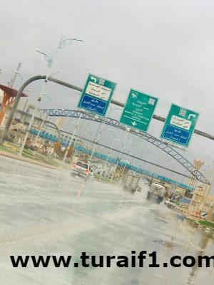 بالصور هطول أمطار خفيفة إلى متوسطة على محافظة طريف اليوم