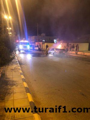 بالصور .. إخماد حريق بسيارة بشارع خالد بن الوليد بطريف