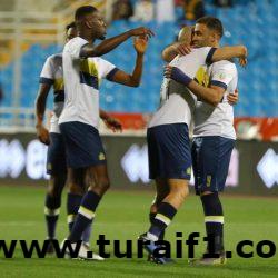 الهلال يقلب الطاولة على الحزم ويواصل صراعه مع النصر