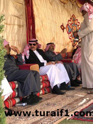 محافظ طريف يقدم واجب العزاء لرجل الأعمال الأستاذ /تاجر نزال الرويلي فى وفاة زوجته