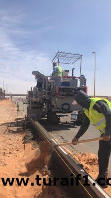 بلدية طريف تستكمل الجزيرة الوسطية بطريق الأمير عبدالله بن عبدالعزيز بن مساعد