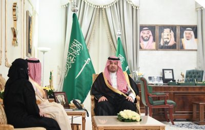 أمير الحدود الشمالية يستقبل أمين المنطقة ورئيسة البلدية النسائية
