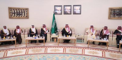 أمير الحدود الشمالية يستقبل أطفال الجمعية الخيرية لرعاية الأيتام وذوي الاحتياجات الخاصة وعدداً من المواطنين