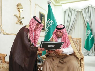 أمير منطقة الحدود الشمالية يتسلم التقرير السنوي لصندوق التنمية العقارية بالمنطقة