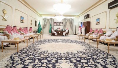 أمير منطقة الحدود الشمالية يستقبل المهنئين بعيد الفطر المبارك من موظفي ومستشاري الإمارة