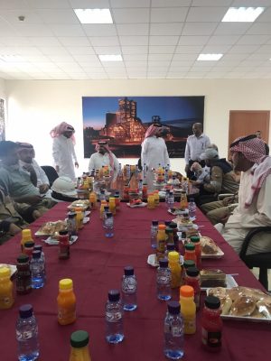 بالصور.. شركة أسمنت الجوف تعايد منسوبيها