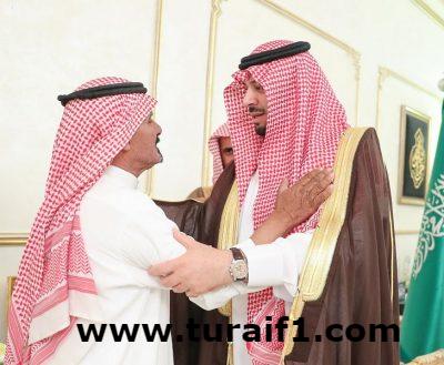 سمو الأمير فيصل بن خالد بن سلطان يستقبل المواطن عبدالله البناقي الذي عفا عن قاتل ابنه