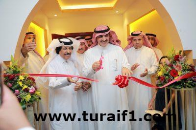 بالصور.. الصقر يدشن الملتقى الثقافي الفني الأول بطريف (لمسات فنية)