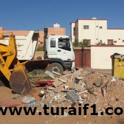 بلدية طريف تستبدل حاويات النظافة بشوارع المحافظة الرئيسية
