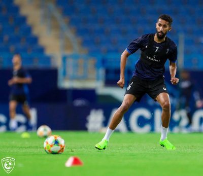 الهلال بـ”الأرض والجمهور” وفارق الهدفين .. والأهلي يسعى لقلب الموازين