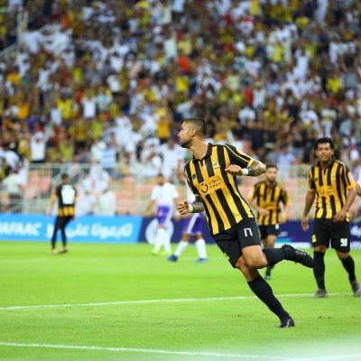 “العميد” يطرب جماهيره بثلاثية في شباك العهد اللبناني
