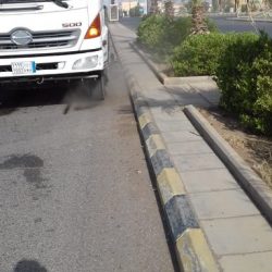 بلدية طريف تضع ملصقات انذار بالإزالة للسيارات المهمله بشوارع المحافظة