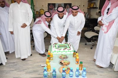بالصور بلدية طريف تعايد منسوبيها
