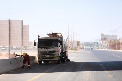 بالصور لجنة مشتركة من مكتب النقل   وبلدية محافظة طريف لحل مشاكل الطرق بالمحافظة 