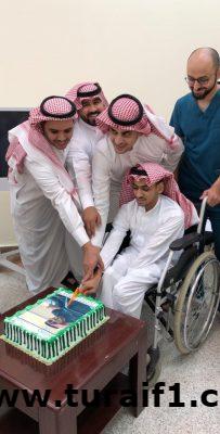 منسوبو التأهيل الشامل بعرعر يحتفلون بقدوم المولودة الأولى لـ “سالم العنزي” نزيل المركز